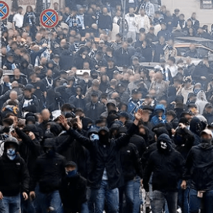 Συναγερμός στη Ρώμη: Χούλιγκανς απ' όλη την Ευρώπη φτάνουν για το ντέρμπι, ανάμεσα τους Έλληνες