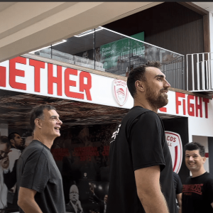 Αφιέρωμα του Ολυμπιακού στο... μικρό ΣΕΦ της Κύπρου (video)