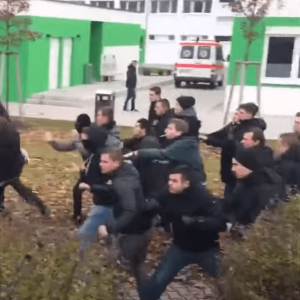 Εκατοντάδες οπαδοί της Σάλκε, της Κολωνίας και της Ντόρτμουντ έδωσαν ραντεβού για ξύλο σε δάσος