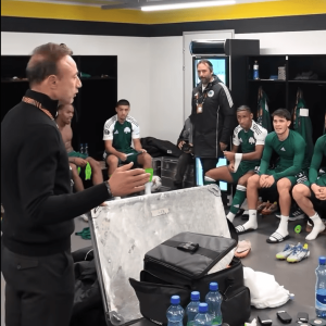 «Who is the MVP today?» - Η αποθέωση του Κόντη στον Ζαρουρί στα αποδυτήρια (video)