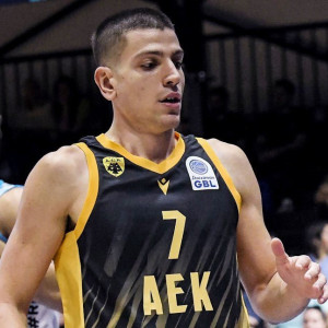 Ο Δημήτρης Φλιώνης στο Athletiko: «Δείξαμε χαρακτήρα - Νιώθω καλά και θέλω να βοηθάω την ΑΕΚ»