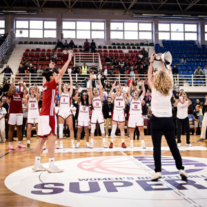 Η απονομή του Ολυμπιακού και το βραβείο MVP της Χριστινάκη στον τελικό του Super Cup Γυναικών (video)