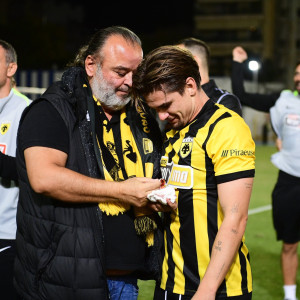 Το ματωμένο χέρι του Ηλιόπουλου (photo)