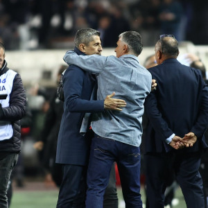 Ο Λουτσέσκου έτρεξε να αγκαλιάσει τον Μεντιλίμπαρ μετά τη λήξη του ντέρμπι