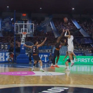Απίθανο buzzer beater του Φόστερ σχεδόν από το κέντρο για τον Ηρακλή (video)