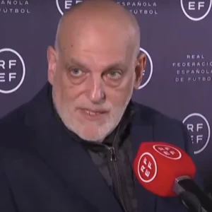 Επίθεση Τέμπας κατά της Μάντσεστερ Σίτι: «Εδώ και 10 χρόνια το μόνο που κάνει είναι να κλέβει...»