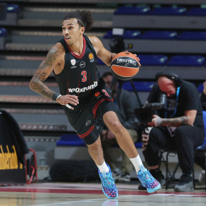 Αμφίβολος για Παρί ο Γουόρντ - Επέστρεψε ο Νιλικίνα