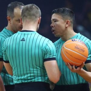 Η FIBA αναλύει τις δύσκολες φάσεις και τις διαιτητικές αποφάσεις των αγώνων της (video)