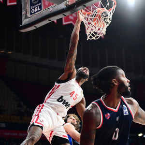 Το φοβερό alley-oop κάρφωμα του Ντόντα Χολ κόντρα στον Πανιώνιο (video)