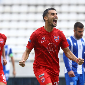 Με εύστοχη εκτέλεση πέναλτι του Παπαγεωργίου ο Πανιώνιος άνοιξε το σκορ κόντρα στο Αιγάλεω (video)