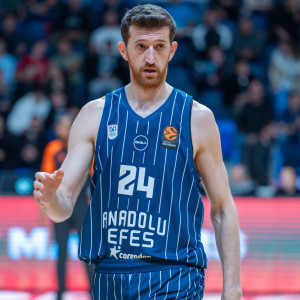 Εκτός με πρόβλημα στον ώμο ο Οσμανί 3'32'' μετά το τζάμπολ στο Εφές-Παναθηναϊκός