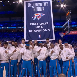 Μεγάλες στιγμές στην OKC: Οι Θάντερ παρέλαβαν τα δαχτυλίδια πρωταθλητών και ύψωσαν το banner (video)