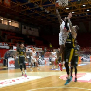 «Dunk Contest» στην Πάτρα: Το απίστευτο κάρφωμα του Κόλμαμ κόντρα στο Μαρούσι (video)