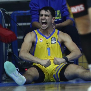 Ο Αλβαρο Καρντένας περιμένει το τηλεφώνημα του Τσους Ματέο