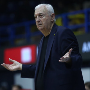 Πιθανή συνάντηση Αγγελόπουλου-Σάκοτα, στα... κάγκελα ο προπονητής της ΑΕΚ με τη διαιτησία στο Περιστέρι