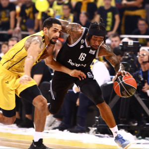 Τρομερός Τζάκσον για τον ΠΑΟΚ με 14 πόντους στο πρώτο ημίχρονο του ντέρμπι με τον Άρη (video)