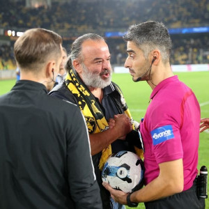 Σε απολογία ο Ηλιόπουλος για τις διαμαρτυρίες του για τη διαιτησία στο ΑΕΚ-Παναιτωλικός