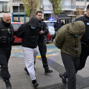 Στον Εισαγγελέα οι πρώτοι συλληφθέντες – Ποιοι κατηγορούνται για τη δολοφονία του 20χρονου (video)