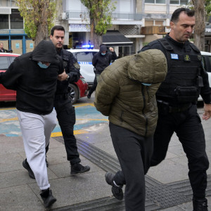 Στον Εισαγγελέα οι πρώτοι συλληφθέντες – Ποιοι κατηγορούνται για τη δολοφονία του 20χρονου (video)