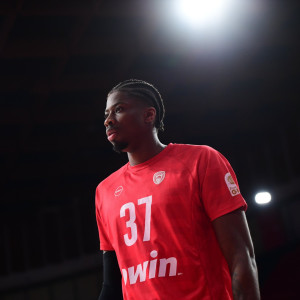 Πρόβλημα με Κώστα Αντετοκούνμπο στον Ολυμπιακό Πρόβλημα με Κώστα Αντετοκούνμπο στον Ολυμπιακό