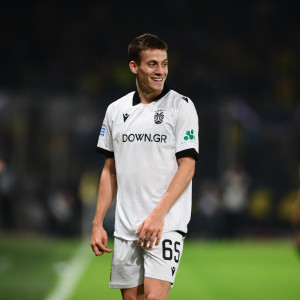 Ο Κωνσταντέλιας έγινε... τραγούδι - «Αυτός μοιράζει τις σακούλες σαν παστέλια» (video) Ο Κωνσταντέλιας έγινε... τραγούδι - «Αυτός μοιράζει τις σακούλες σαν παστέλια» (video)