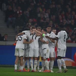 Η UEFA αποθέωσε τον ΠΑΟΚ για τη νίκη επί της Λιλ με ατάκα από τον «Μονομάχο» (video) Η UEFA αποθέωσε τον ΠΑΟΚ για τη νίκη επί της Λιλ με ατάκα από τον «Μονομάχο» (video)