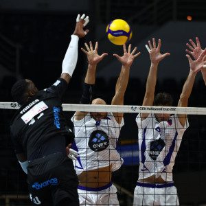 Με εκκρεμότητα η πρώτη αγωνιστική της Volley League, τριάδα στην κορυφή Με εκκρεμότητα η πρώτη αγωνιστική της Volley League, τριάδα στην κορυφή
