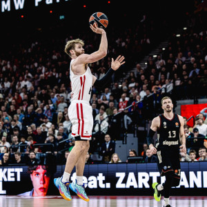 Παιχνίδι με τα τρίποντα στο ΣΕΦ και τον… μπαλαντέρ του Σπανούλη! Παιχνίδι με τα τρίποντα στο ΣΕΦ και τον… μπαλαντέρ του Σπανούλη!