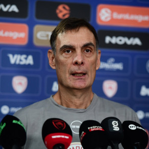 Μπαρτζώκας: «Μας λένε πρώτο φαβορί και όλος ο πλανήτης λέει ότι ο Ολυμπιακός είναι ελλιπής!» Μπαρτζώκας: «Μας λένε πρώτο φαβορί και όλος ο πλανήτης λέει ότι ο Ολυμπιακός είναι ελλιπής!»