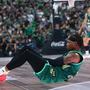 Απρόοπτο με Χολμς στον Παναθηναϊκό: Αποχώρησε από το παρκέ κουτσαίνοντας (video) Απρόοπτο με Χολμς στον Παναθηναϊκό: Αποχώρησε από το παρκέ κουτσαίνοντας (video)