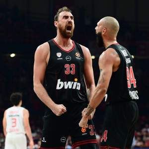 Ο Ολυμπιακός πήρε το «θρίλερ» στο ΣΕΦ και έριξε την Χάποελ από την κορυφή Ο Ολυμπιακός πήρε το «θρίλερ» στο ΣΕΦ και έριξε την Χάποελ από την κορυφή