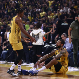 Αποδοκιμασίες των φίλων του Άρη μετά την ήττα από τον ΠΑΟΚ