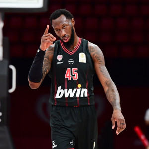 Ασύλληπτο ημίχρονο από τον Χολ με 19 πόντους δίχως να χάσει σουτ! (video)