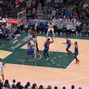 Με... ιπτάμενο Γιάννη το Top 10 του NBA (video) Με... ιπτάμενο Γιάννη το Top 10 του NBA (video)