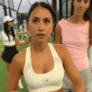 «Συγγνώμη, κυρία μου, ποια είστε;» - Viral έγινε το άβολο περιστατικό με την σύζυγο του Μέσι (video