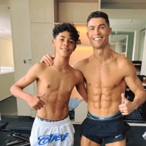 Ένας αυταρχικός πατέρας - Η σκληρή τιμωρία του Ρονάλντο στον γιο του Ένας αυταρχικός πατέρας - Η σκληρή τιμωρία του Ρονάλντο στον γιο του