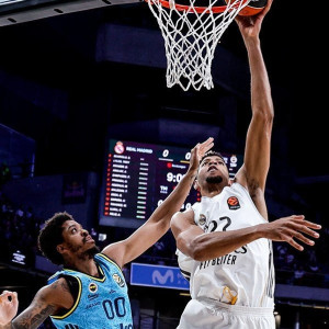 Η Ρεάλ ήταν... βασίλισσα και έκανε περίπατο κόντρα στη Φενέρμπαχτσε Η Ρεάλ ήταν... βασίλισσα και έκανε περίπατο κόντρα στη Φενέρμπαχτσε