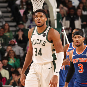 Ο Γιάννης «διέλυσε» την άμυνα των Νικς και οι Μπακς επέστρεψαν στις νίκες Ο Γιάννης «διέλυσε» την άμυνα των Νικς και οι Μπακς επέστρεψαν στις νίκες