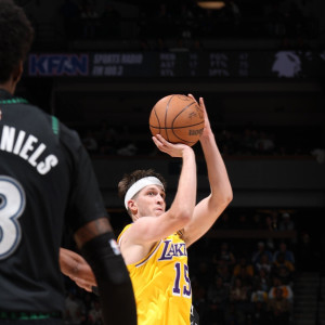 Συνεχίζουν χωρίς ήττα οι Μπουλς, με ήρωα τον Ριβς οι Λέικερς