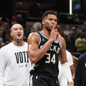 Οι Μπακς πέρασαν από την Ιντιάνα με buzzer beater του τρομερού Αντετοκούνμπο