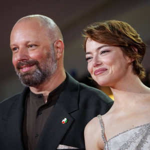 Λάνθιμος και Έμα Στόουν ξεκίνησαν να μιλούν για την ταινία τους και κατέληξαν στον... Ολυμπιακό (video) Λάνθιμος και Έμα Στόουν ξεκίνησαν να μιλούν για την ταινία τους και κατέληξαν στον... Ολυμπιακό (video)