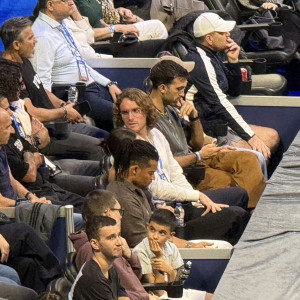 Τσιτσιπας και Καραλής παρακολουθούν από τις κερκίδες τον Τζόκοβιτς