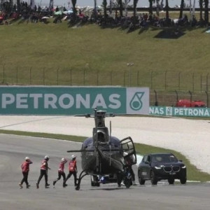 Τρομακτικό ατύχημα στο Moto 3: Οι αναβάτες διακομίστηκαν με ελικόπτερο στο νοσοκομείο (video) Τρομακτικό ατύχημα στο Moto 3: Οι αναβάτες διακομίστηκαν με ελικόπτερο στο νοσοκομείο (video)