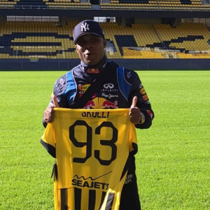 Οπαδός της ΑΕΚ από το Τρινιντάντ και Τομπάγκο ταξίδεψε 8.000 χιλιόμετρα για να δει την OPAP Arena (video) Οπαδός της ΑΕΚ από το Τρινιντάντ και Τομπάγκο ταξίδεψε 8.000 χιλιόμετρα για να δει την OPAP Arena (video)