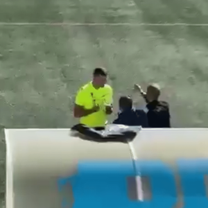 Πατέρας απείλησε με ματσέτα τον προπονητή του γιου του επειδή δεν τον έβαζε να παίζει