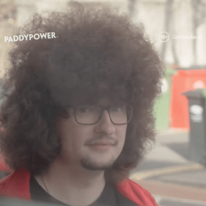 Το επικό βίντεο με τον viral οπαδό της Γιουνάιτεντ και τον κομμωτή του: «Τελικά θα κουρευτεί ή όχι;» Το επικό βίντεο με τον viral οπαδό της Γιουνάιτεντ και τον κομμωτή του: «Τελικά θα κουρευτεί ή όχι;»