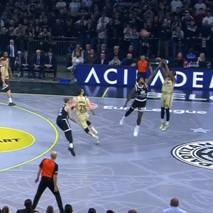 Η αδιανόητη τριποντάρα του Κλάιμπερν from the logo που χάρισε τη νίκη στην Μπαρτσελόνα (video) Η αδιανόητη τριποντάρα του Κλάιμπερν from the logo που χάρισε τη νίκη στην Μπαρτσελόνα (video)