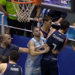 «Χάος» στη Ρόδο: Παραλίγο να πιαστούν στα χέρια με φίλους του Κολοσσού οι Τσαλμπούρης και Γκίκας (video)