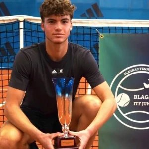 Πρεμιέρα για τον Παύλο Τσιτσιπά στα προκριματικά του Hellenic Championship Πρεμιέρα για τον Παύλο Τσιτσιπά στα προκριματικά του Hellenic Championship