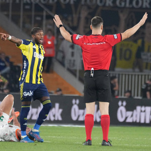 Σκάνδαλο στην Τουρκία: Σε διαθεσιμότητα 149 διαιτητές για παράνομο στοιχηματισμό Σκάνδαλο στην Τουρκία: Σε διαθεσιμότητα 149 διαιτητές για παράνομο στοιχηματισμό